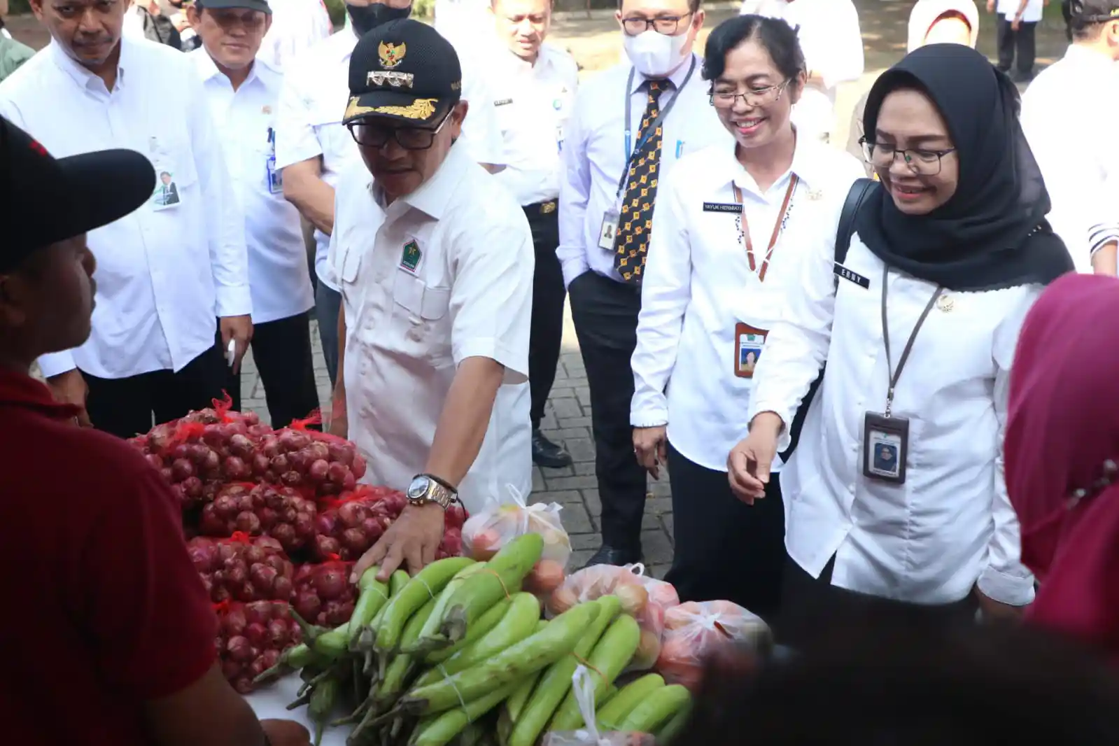 Caption : Ilustrasi Wali Kota Malang, Sutiaji pantau harga bahan pokok di Pasar Oro Oro Dowo (dok. Humas Pemkot Malang)
