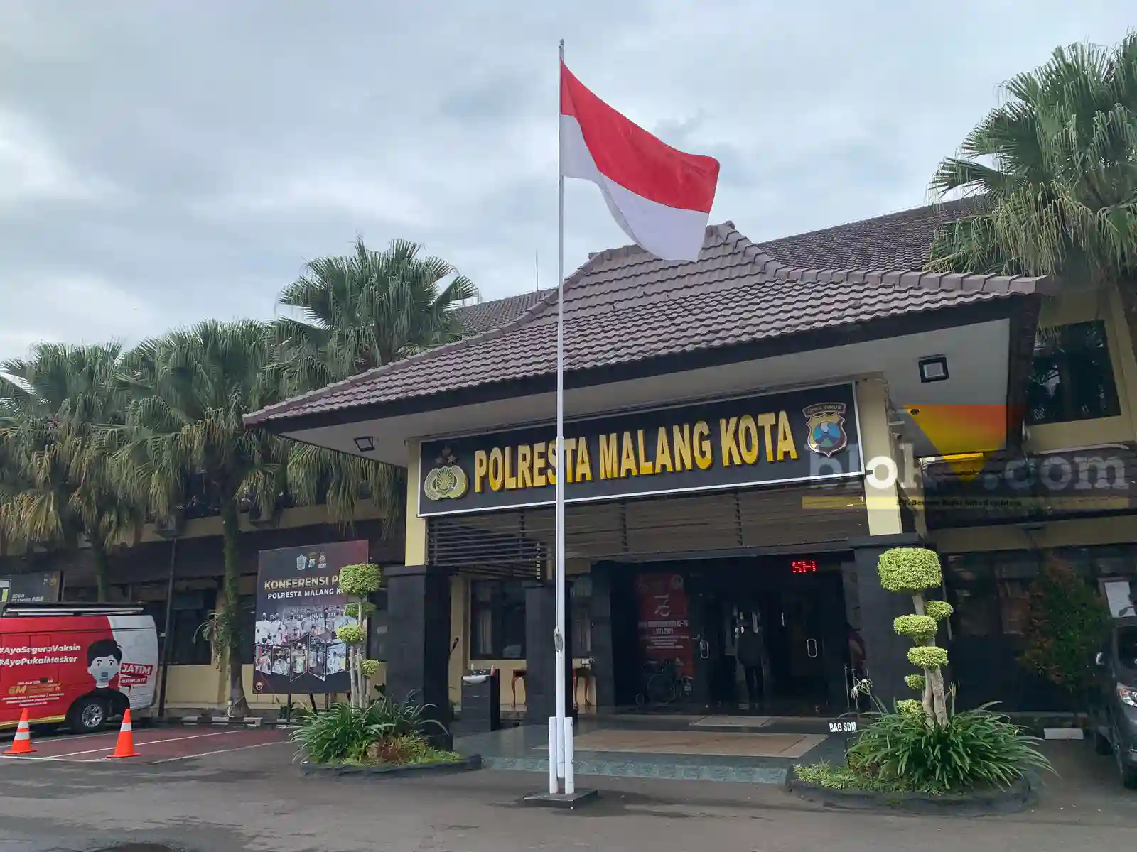 Tampak depan Polresta Malang Kota, Rabu (22/2/2023) (blok-a/helen)