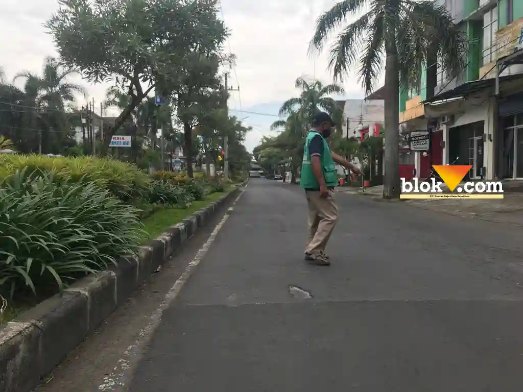 Jalan Danau Toba sudah diperbaiki (blok-a/bob)