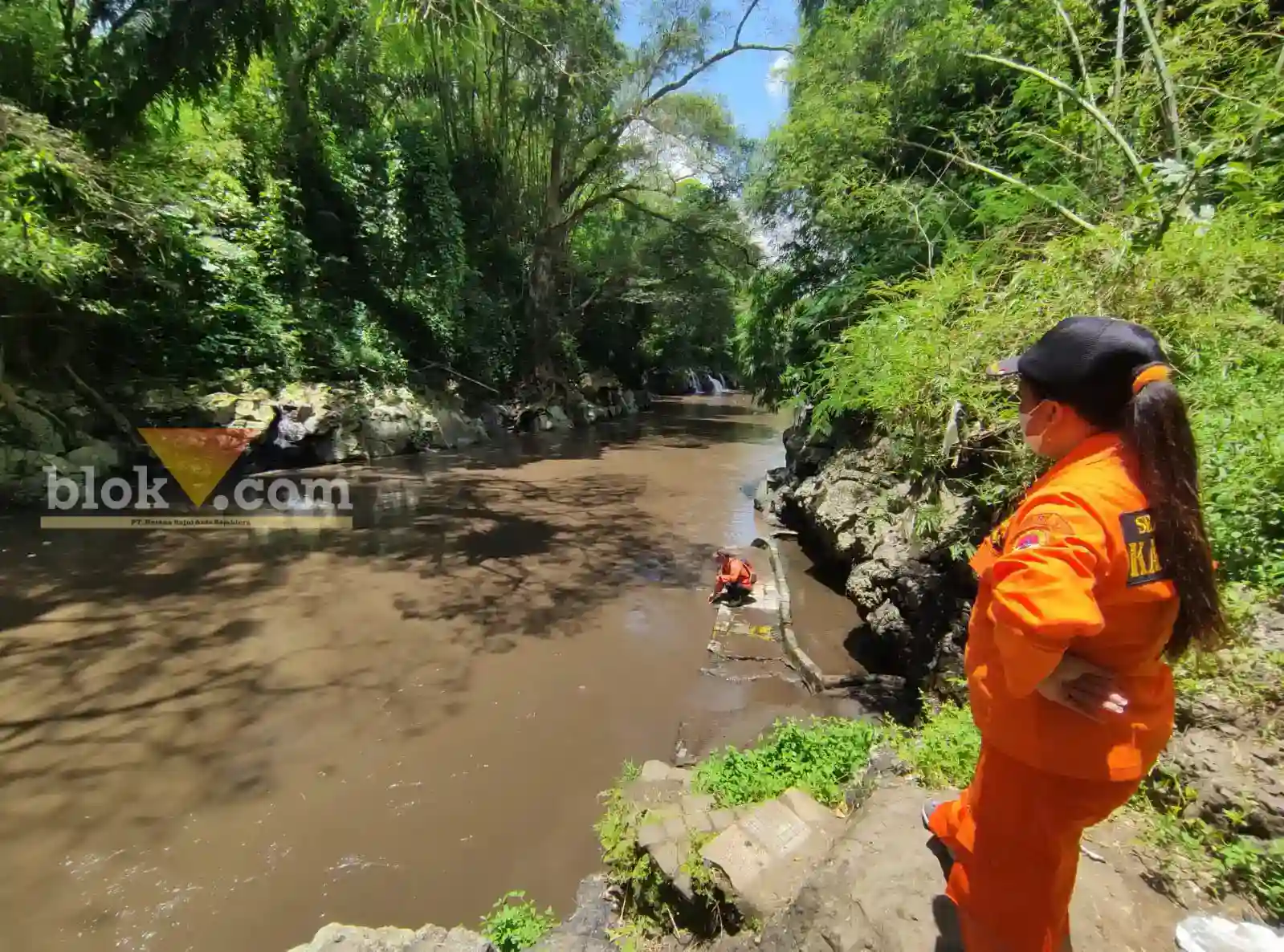 Caption : Kondisi terkini pencarian santri Ponpes Dampit hanyut di sungai Sukoharjo, Kecamatan Kepanjen Kabupaten Malang, Rabu (8/03/2023) (Blok-a.com / Putu Ayu Pratama S)