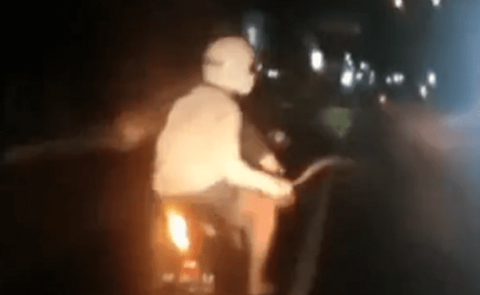 Tangkapan layar video remaja bawa celurit di Magelang. (Twitter)