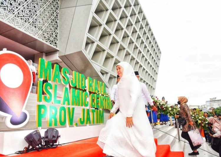 Gubernur Jatim Khofifah Indar Parawansa, meresmikan Masjid Raya Islamic Centre Surabaya, Sabtu (18/3/2023).(Instagram/khofifahip)