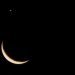 Tangkapan layar dari video amatir warga Banyuwangi tentang fenomena alam yang unik bulan sabit berdampingan dengan bintang, Jumat (24/3/2023) malam. (blok-a.com/Kuryanto).