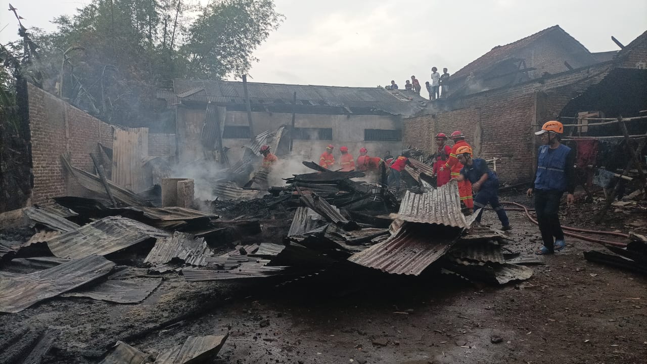 Pabrik Kerupuk di Kota Malang Terbakar, Pemilik Rugi Setengah Miliar