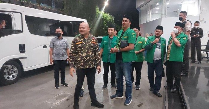 Rombongan GP Ansor menjenguk David di Rumah Sakit Mayapada, Jakarta Selatan, Kamis (16/3) malam. (doc. Rumondang Naibaho/detikcom)