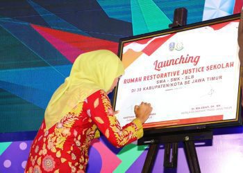 Gubernur Jawa Timur Khofifah Indar Parawansa secara resmi meluncurkan Program Rumah Restorative Justice Sekolah (RRJS) 2023, Rabu (1/3/2023).(Pemprov Jatim)