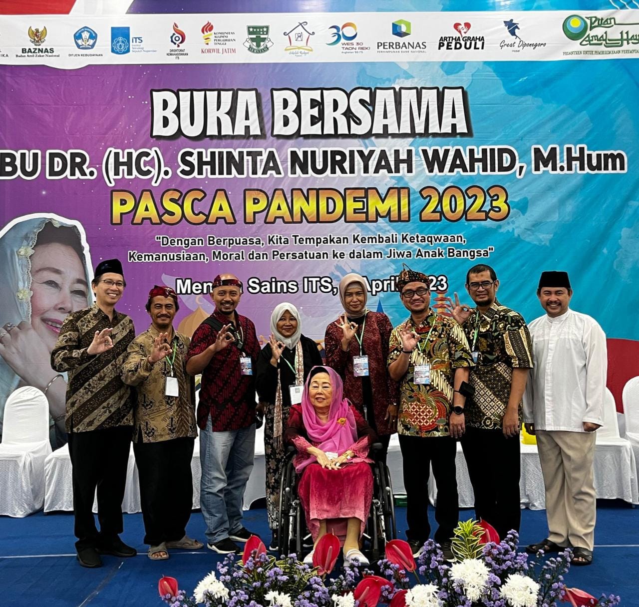 Hajjah Shinta Nuriyah Abdurrahman Wahid, istri mendiang Gus Dur saat bukber di Gedung Menara Sains, Kampus ITS, Sabtu (8/4/2023). (dok. ITS)