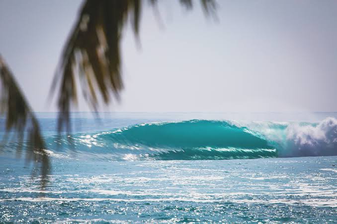 Ilustrasi ombak Kepulauan Mentawai. (Foto: tiket.com)