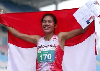 Odekta Elvina Naibaho meraih medali emas di nomor marathon putri SEA Games 2023. (ATHIT PERAWONGMETHA/REUTERS)