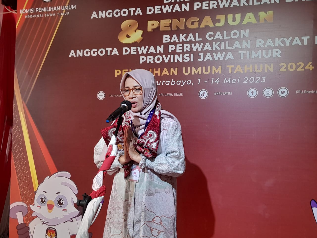 Petahana DPD RI dapil Jatim, Evi Zaenal Abidin mencalonkan kembali. (blok-a.com/Isma)