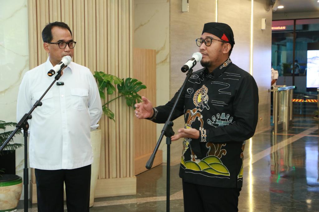 F_Bupati Sumenep Achmad Fauzi saat memaparkan usulannya dihadapan Menhub RI Budi Karya Sumadi