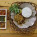 Close up photo of Ayam goreng sambal Pelangi with rice and lalapan, the Traditional indonesian food (istock)