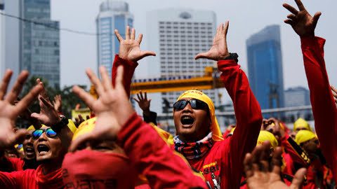 Ilustrasi Peringatan Hari Buruh di Jakarta. (Foto: Reuters/Beawiharta)