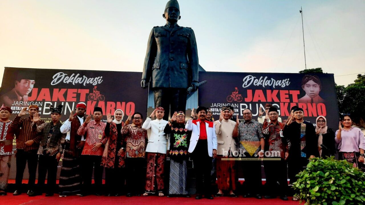 Deklarasi Jaket Bung Karno atau Jaringan Tapak Sejarah Bung Karno di halaman Istana Gebang yang dihadiri 22 delegasi kota/kabupaten di Indonesia, Selasa (20/06/2023). (Fajar/blok-a.com)