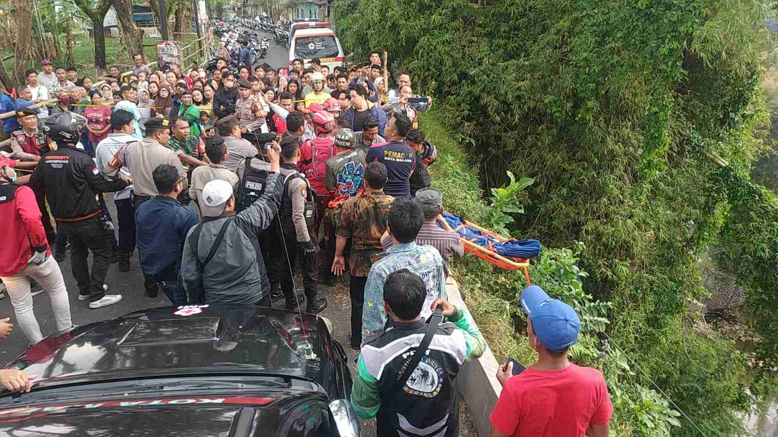 Sempat Makan Mie Ayam, Ini Kronologi Pria Terjun dari Tebing Sungai Metro Malang