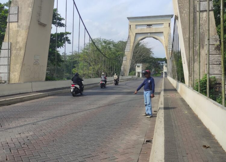 Jembatan Araya lokasi penusukan pria di Kota Malang hingga meninggal (Agus Demit for blok-a)