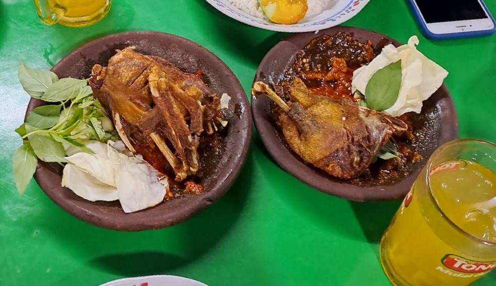 Caption : Nasi bebek lalapan lamongan Mbak Elly, Kepanjen Malang (Blok-a.com / Putu Ayu Pratama S)