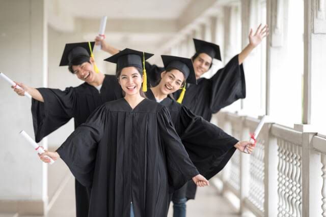 Caption : Ilustrasi wisudawan dan wisudawati (sumber : Lampung Corner)