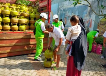 Distribusi LPG di Banyuwangi dikeluhkan warga karena tak merata. (blok-a.com/Kuryanto)