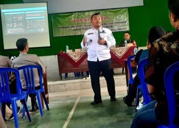 Sosialisasi Bidang Hukum Pemanfaatan Hutan yang tidak prosedural di Kantor Desa Ngembul, Kecamatan Binangun. (blok-a.com/Fajar)