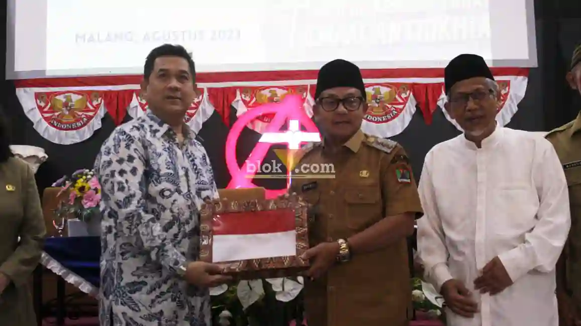 Dari kiri ke kanan : Pdt. Gideon liang Sugiarto (Ketua umum BMGK), Wali Kota Malang Sutiaji, KH. Ahmad Taufiq Kusuma (Ketua FKUB Kota Malang) (Widya Amalia/blok-a)