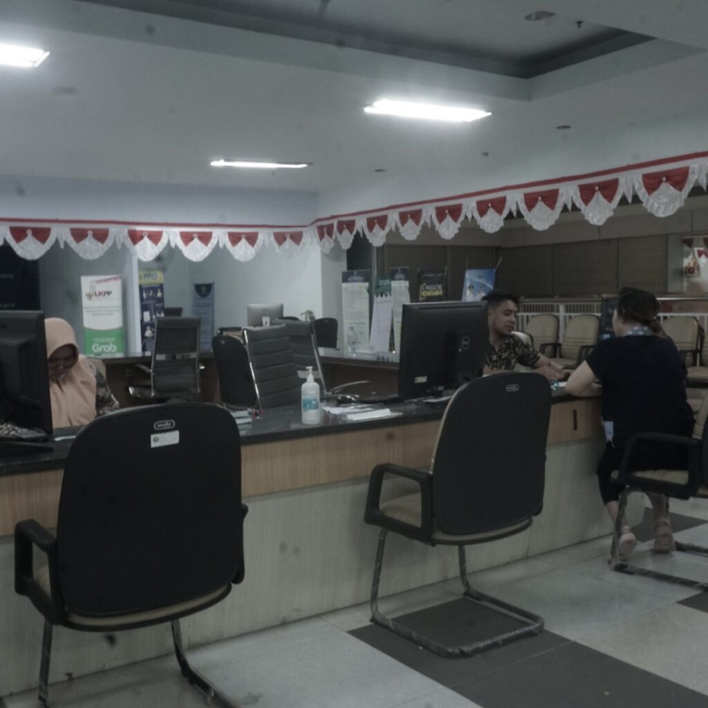 Suasana mengurus administrasi di MPP Merdeka Kota Malang (Dimas/blok-a)