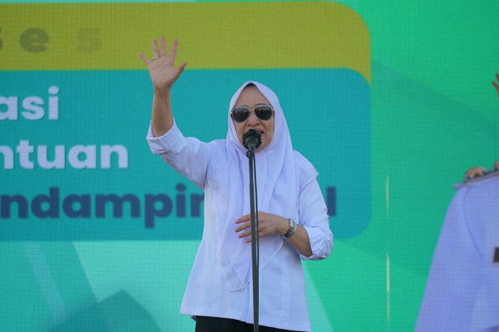 Bupati Anna Mu'awannah saat memberikan sambutan. (Foto: humas pemkab for blok-a.com)