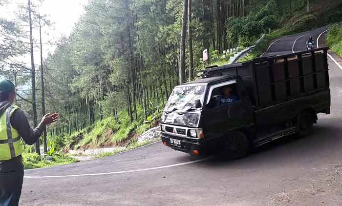Salah satu tanjakan ekstrem di Jawa Timur