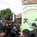 Suasana aksi mandiri sukarela PSNU Pagar Nusa menertibkan tugu perguruan disaksikan Kapolres Teddy Chandra, dan tokoh.
