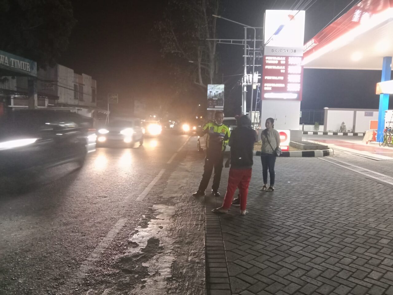Petugas piket Gakkum Laklantas Polres Malang langsung melakukan olah TKP dan mengamankan kedua kendaraan yang terlibat kecelakaan di Karangploso