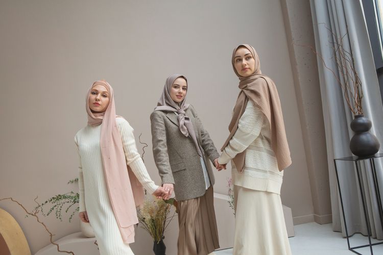 Tips Pilih Baju Lebaran Tetap Stylis dan Nyaman Tanpa Ikuti Trend Tahunan