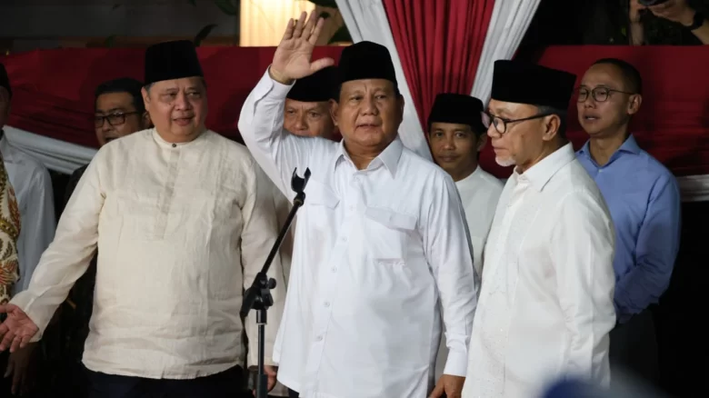 Prabowo usai menyampaikan pidato kemenangannya di kediamannya, Kertanegara IV, Jakarta, Rabu (20/3/2024) malam. (Foto istimewa)