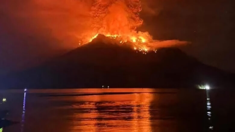 Gunung Ruang Sulawesi Utara Erupsi (dok.liputan6.com)