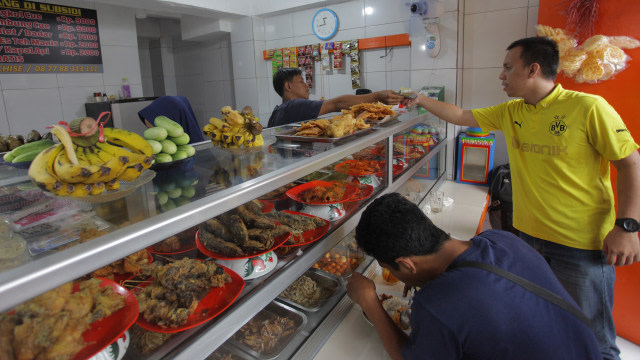 Hukum Membuka Warung Makan saat Ramadan (dok.kumparan)