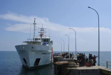 Kapal navigasi Kemenhub yang dikirim untuk angkut pemudik kepulauan di Sumenep.