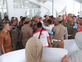 Demo massa PMPRI di Kantor Bupati Asahan, Senin (22/4/2024) siang.