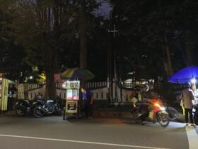 PKL berjejer di Jalan Surabaya Dalam Kota Malang (blok-a.com Intership/Puput)