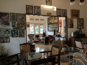 Salah satu ruangan yang banyak diburu oleh pelanggan di Kafe Embun Pagi Kota Batu. (dok. Google foto)