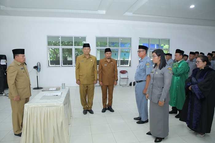 Drs Muhili Lubis pimpin pengambilan sumpah 43 Kepala UPTD Asahan.