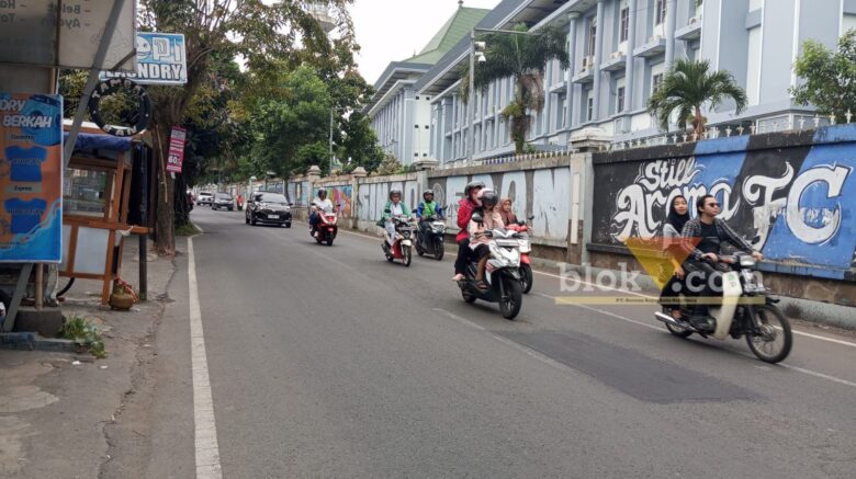Ngeri-Ngeri Sedap Jalan di Belakang UIN Malang, Tak Ada Trotoar dan Padat Kendaraan