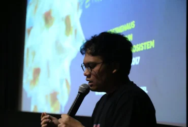 Sutradara dan Seniman Riar Rizaldi. (Foto: arkipel.org)