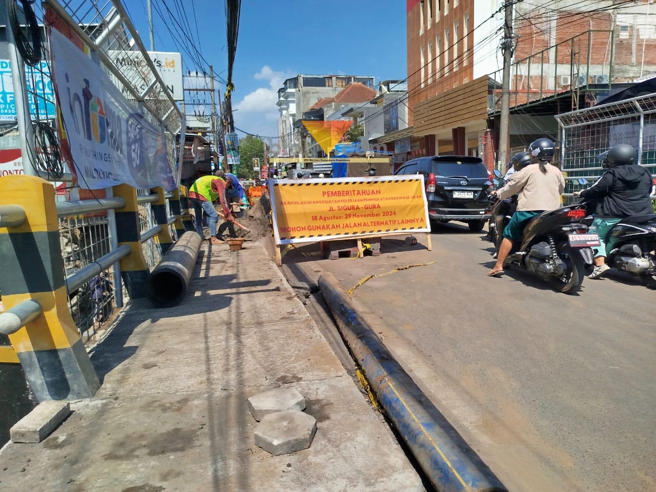 Papan Pengumuman Perbaikan Drainase.(blok-a.com/Yogga Ardiawan)