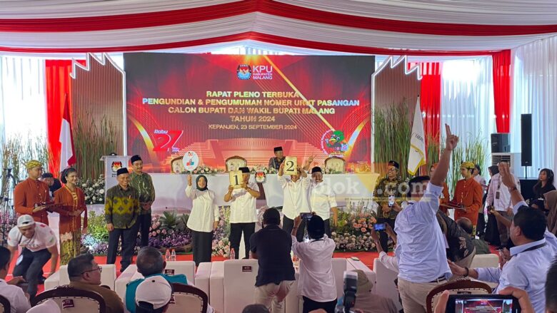 Sanusi - Lathifah dan Gunawan HS - Umar Usman terima nomor urut pada Pemilihan Bupati (Pilbup) Malang. (Blok-a.com/Putu Ayu Pratama S)