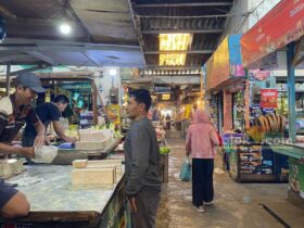 Ilustrasi transaksi pasar tradisional di Kabupaten Malang (blok-a.com/ Putu Ayu Pratama S)