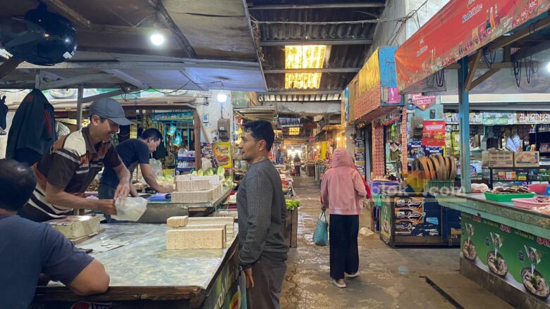 Ilustrasi transaksi pasar tradisional di Kabupaten Malang (blok-a.com/ Putu Ayu Pratama S)