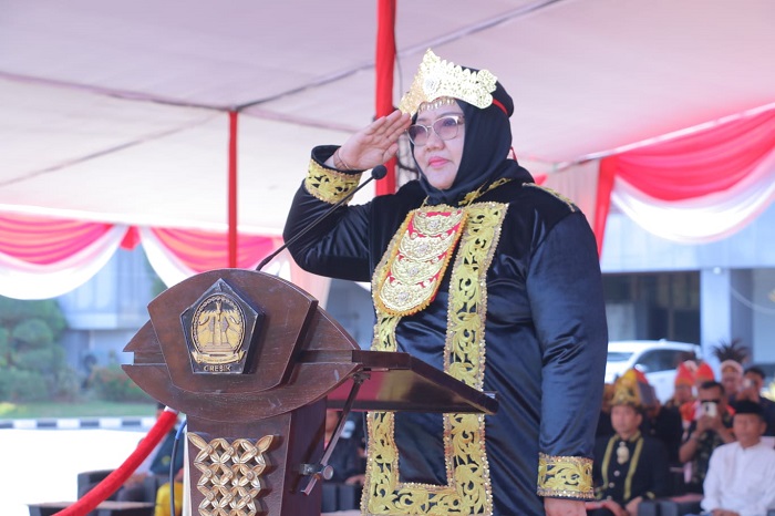 Plt Bupati Gresik Aminatun Habibah menjadi Inspektur Upacara Peringatan Hari Sumpah Pemuda tahun 2024 ke-96, Senin (28/10/2024).