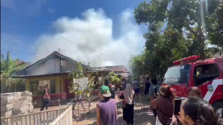 Kebakaran rumah semi permanen di Dusun Locangcang, Desa Paowan, Kecamatan Panarukan, Situbondo.