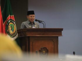 Pjs Bupati Mojokerto Akhmad Jazuli dalam rapat paripurna DPRD.(dokumen Kominfo)
