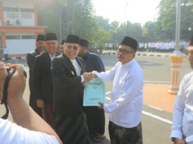 Pjs Bupati Mojokerto Akhmad Jazuli usai apel peringatan hari santri di pendopo Graha Maja Tama.(dokumen Kominfo)