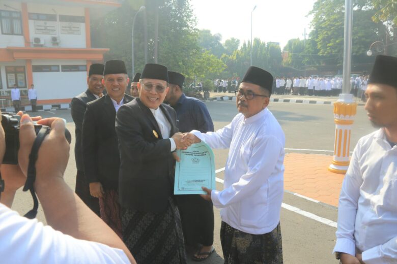 Pjs Bupati Mojokerto Akhmad Jazuli usai apel peringatan hari santri di pendopo Graha Maja Tama.(dokumen Kominfo)
